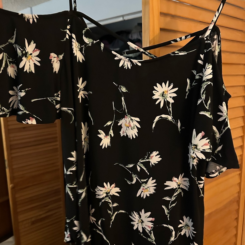 Like new cold shoulder top size M